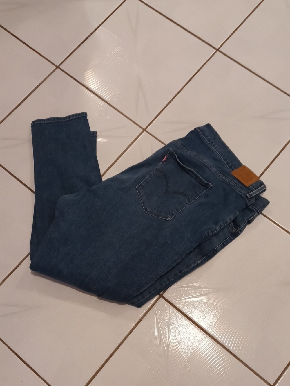 Distressed Levi's High Rise Skinny Jeans - Size 24W
